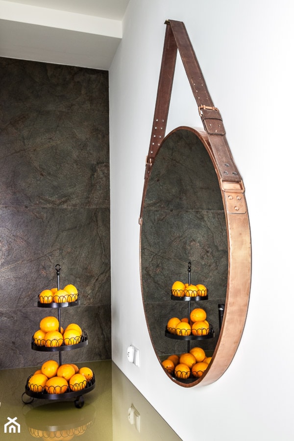 lustro z ramą z blachy miedzianej - zdjęcie od Alina Mokrzycka Architekt / Wnętrza / Grafika - Homebook