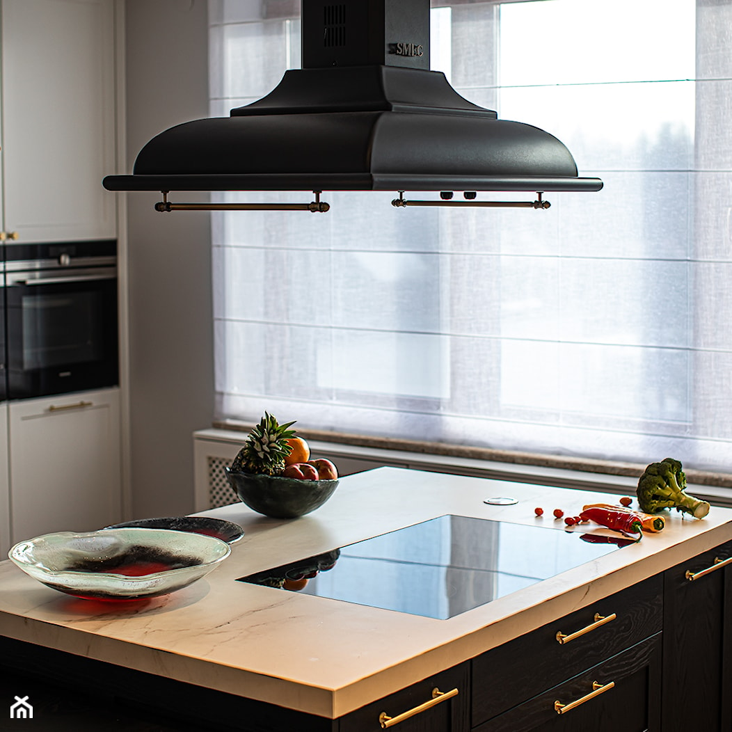 KUCHNIA BLACK&WHITE - Kuchnia, styl tradycyjny - zdjęcie od Alina Mokrzycka Architekt / Wnętrza / Grafika - Homebook