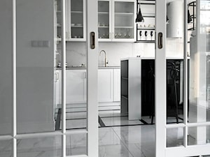APARTAMENT BLACK&WHITE - Kuchnia, styl tradycyjny - zdjęcie od Alina Mokrzycka Architekt / Wnętrza / Grafika