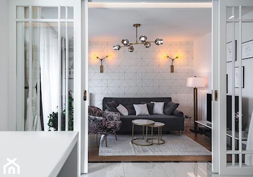 APARTAMENT BLACK&WHITE - Średni biały szary salon z kuchnią, styl glamour - zdjęcie od Alina Mokrzycka Architekt / Wnętrza / Grafika