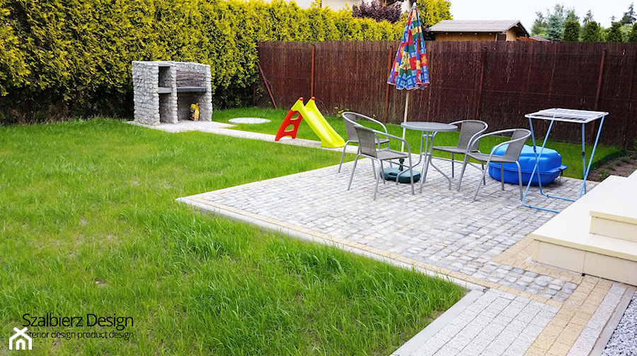PROJEKT KOSTKI BRUKOWEJ - Średni z nawierzchnią pokrytą kostką brukową ogród za domem, styl nowoczesny - zdjęcie od SZALBIERZ.DESIGN