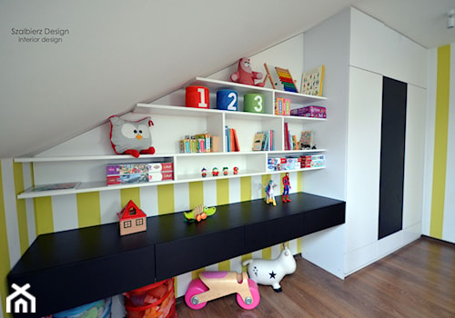 POKÓJ DZIECIĘCY ZE SKOSAMI - Średni biały żółty pokój dziecka dla dziecka dla dziewczynki, styl nowoczesny - zdjęcie od SZALBIERZ.DESIGN