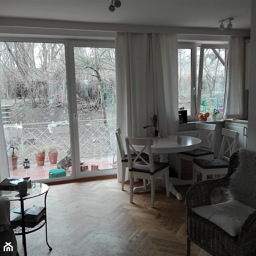 Mieszkanie 52 m kw. Warszawa Mokotów - Średnia szara jadalnia w salonie, styl skandynawski - zdjęcie od Simon Frost