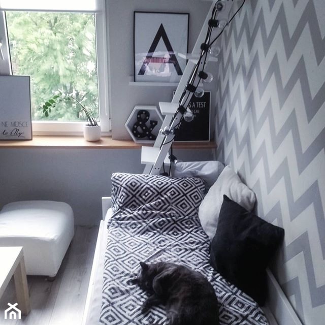 greycats - Mała szara jadalnia w salonie, styl skandynawski - zdjęcie od Violetta Korzuchowska