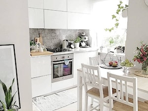 Małe mieszkanie w bloku - Kuchnia - zdjęcie od Violetta Korzuchowska