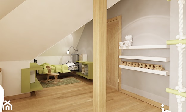 salon na poddaszu, szara ściana, zielona sofa, drewniane belki stropowe