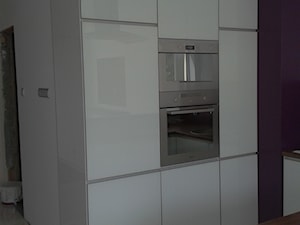 Kuchnia fronty aluminiowe cienka ramka szkło - Kuchnia, styl nowoczesny - zdjęcie od Łania Meble