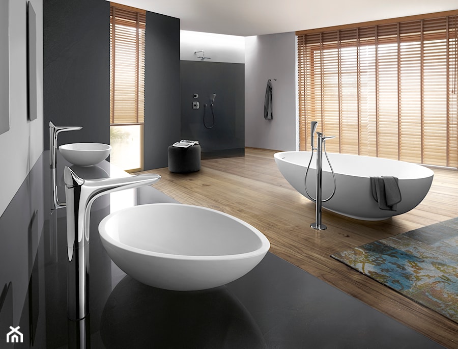 Łazienka KLUDI - Duża jako pokój kąpielowy z dwoma umywalkami łazienka z oknem, styl nowoczesny - zdjęcie od KLUDI