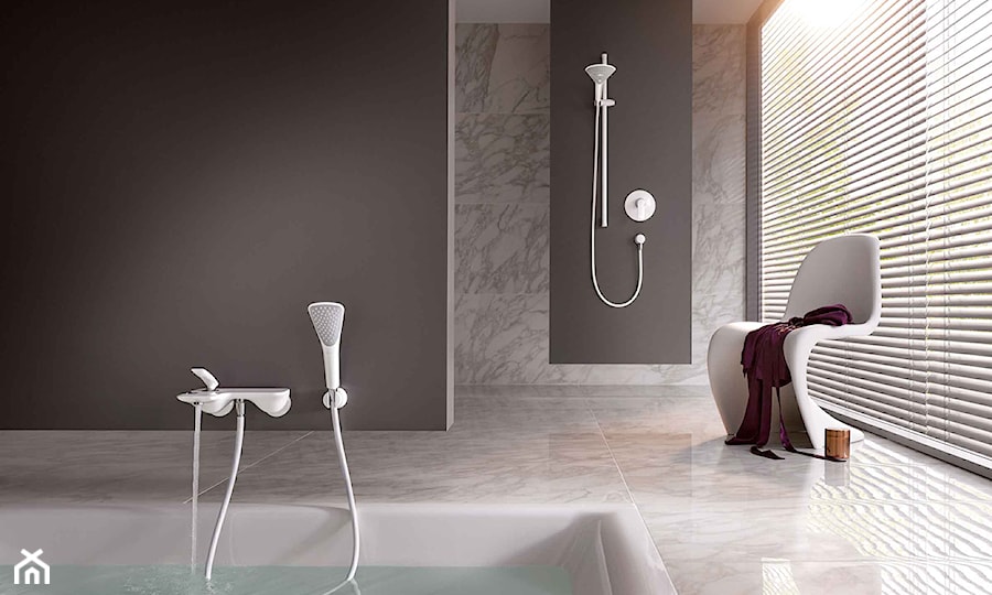 KLUDI BALANCE WHITE - Duża jako pokój kąpielowy łazienka z oknem, styl minimalistyczny - zdjęcie od KLUDI
