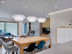 Realizacja - dom jednorodzinny Rybnik - Duża szara jadalnia jako osobne pomieszczenie, styl nowoczesny - zdjęcie od Manufaktura Studio grupa projektowa