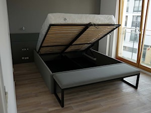 Łóżko z pojemniniem na pościel - zdjęcie od Benn Design