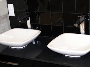 Zabudowa wisząca do łazienki na wysoki połysk. - Łazienka, styl minimalistyczny - zdjęcie od BiZ Art