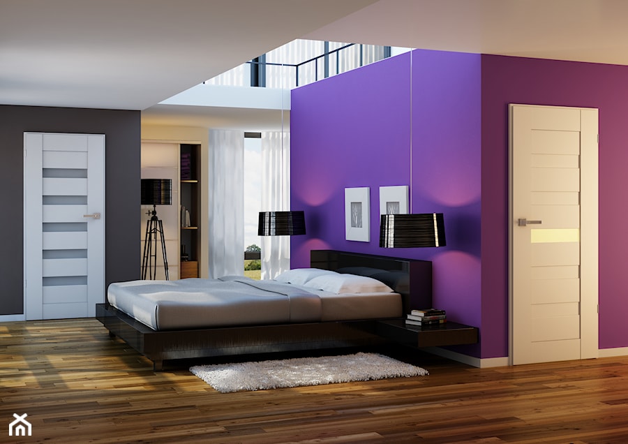 Drzwi wewnętrzne - Duża biała fioletowa szara sypialnia na antresoli - zdjęcie od POL-SKONE