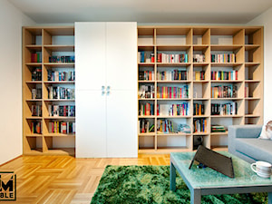 Nasze realizacje - Średni biały salon z bibiloteczką, styl nowoczesny - zdjęcie od jm-meble