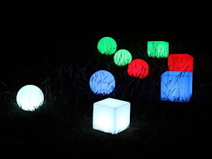 Lampy Ogrodowe LED ładowane indykcyjnie - zdjęcie od 1001mebli.pl