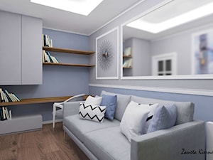 Dom Styl Nowojorski - Mały niebieski szary salon z bibiloteczką, styl glamour - zdjęcie od ŻKstudio Żaneta Kiernozek