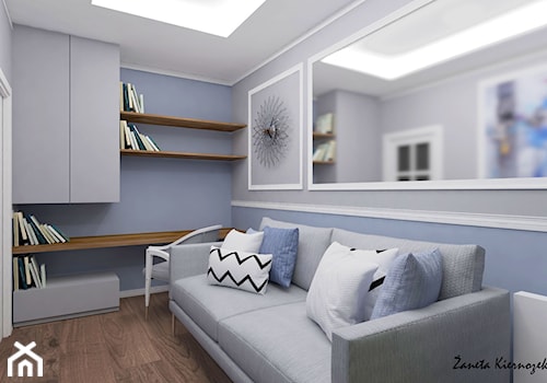 Dom Styl Nowojorski - Mały niebieski szary salon z bibiloteczką, styl glamour - zdjęcie od ŻKstudio Żaneta Kiernozek