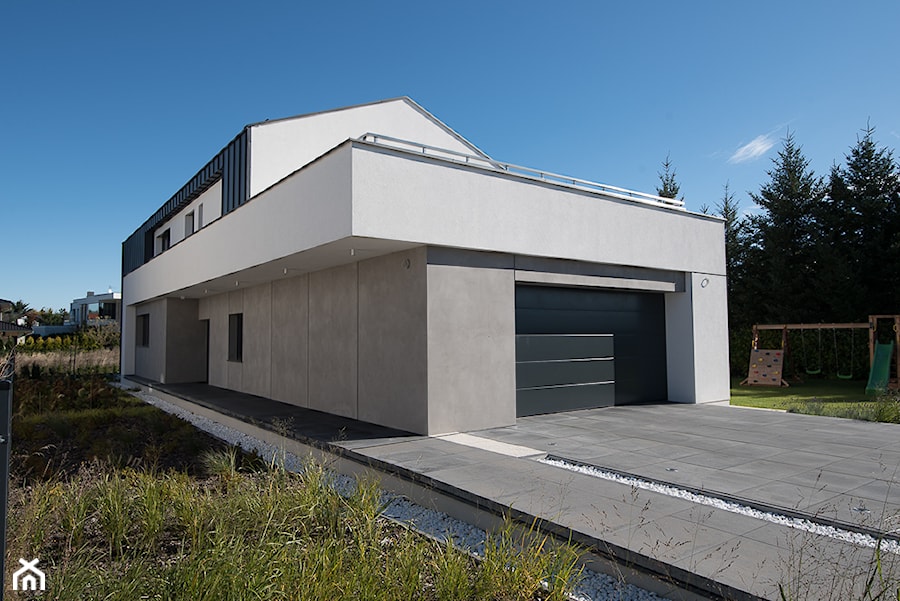 Dom jednorodzinny, energooszczędny - Duże jednopiętrowe nowoczesne domy jednorodzinne murowane z dwuspadowym dachem, styl nowoczesny - zdjęcie od Offa Studio