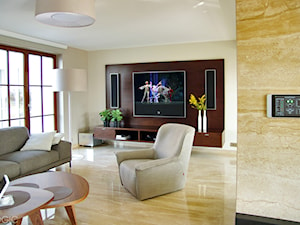 TV - Duży beżowy salon, styl nowoczesny - zdjęcie od Loewe