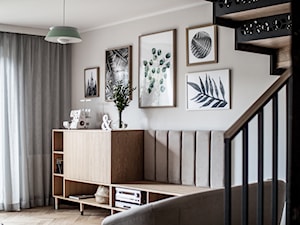 Mieszkanie z pastelowymi akcentami - Średni szary salon, styl skandynawski - zdjęcie od Formea Studio