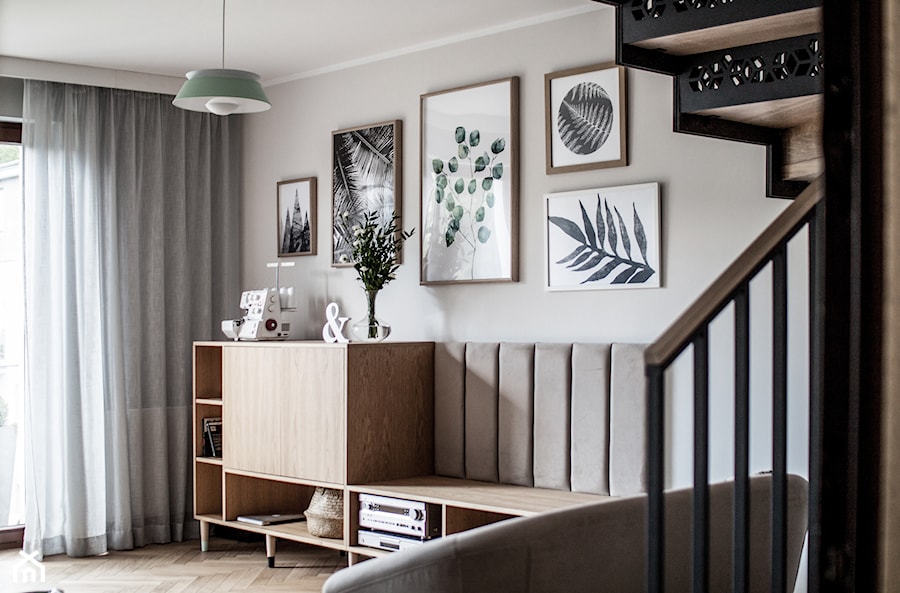 Mieszkanie z pastelowymi akcentami - Średni szary salon, styl skandynawski - zdjęcie od Formea Studio