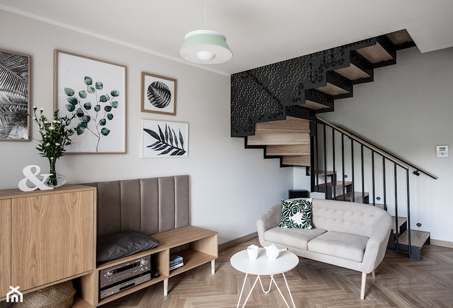 Mieszkanie z pastelowymi akcentami - Średni beżowy salon, styl skandynawski - zdjęcie od Formea Studio