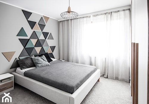 Mieszkanie z pastelowymi akcentami - Średnia szara sypialnia - zdjęcie od Formea Studio