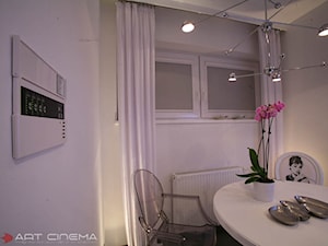 10. Apartament w południowej Polsce - 2010 - Mała szara jadalnia jako osobne pomieszczenie - zdjęcie od Art Cinema