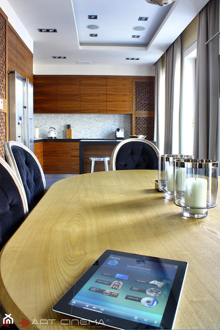 12. Apartament w centralnej Polsce -2012 - Średnia biała jadalnia w kuchni - zdjęcie od Art Cinema - Homebook