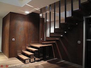 4. Rezydencja w południowej Polsce - 2013 - Schody dwubiegowe drewniane metalowe, styl nowoczesny - zdjęcie od Art Cinema