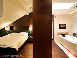 3. Apartament w południowej Polsce – 2013 - Duża sypialnia na poddaszu z łazienką, styl nowoczesny - zdjęcie od Art Cinema