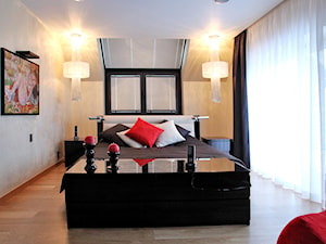 9. Dom w południowej Polsce - 2013 - Średnia beżowa sypialnia na poddaszu, styl nowoczesny - zdjęcie od Art Cinema