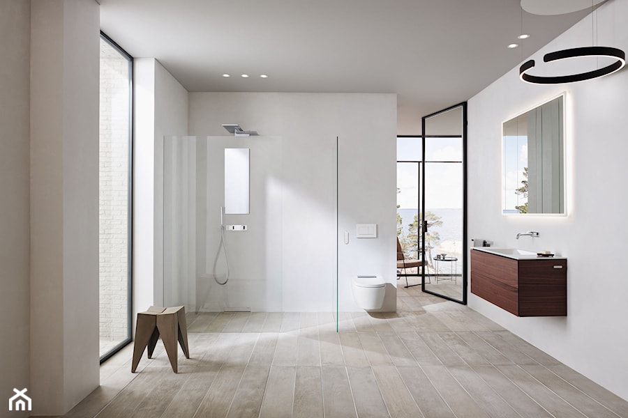 Geberit AquaClean Sela - Duża z punktowym oświetleniem łazienka z oknem, styl minimalistyczny - zdjęcie od Geberit
