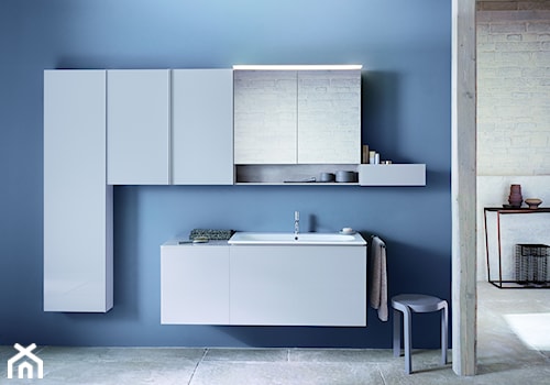 Seria Acanto - Średnia z szafką z lustrem z białą armaturą łazienka, styl minimalistyczny - zdjęcie od Geberit