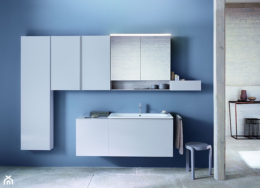 Seria Acanto - Średnia z szafką z lustrem z białą armaturą łazienka, styl minimalistyczny - zdjęcie od Geberit