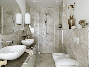 Wymarzona łazienka według Katarzyny Szostakowskiej - Średnia z lustrem z dwoma umywalkami z punktowym oświetleniem łazienka, styl vintage - zdjęcie od Geberit