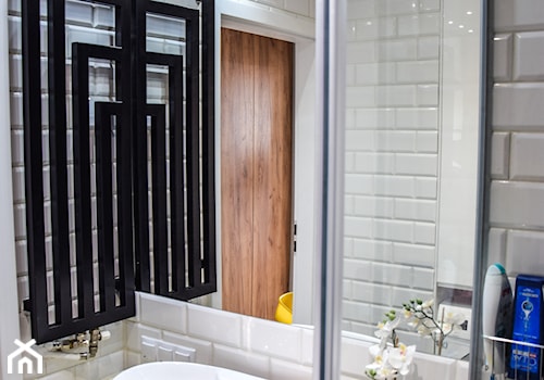 Łazienka Tychy 3 - Mała na poddaszu bez okna z lustrem łazienka, styl nowoczesny - zdjęcie od EVOFINISH Mateusz Grobel