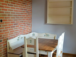 Stylowa jadalnia - stół rozkładany, siedzisko i krzesła - zdjęcie od KUCHNIE RUSTYKALNE Marcin Zapert, zapert.com.pl