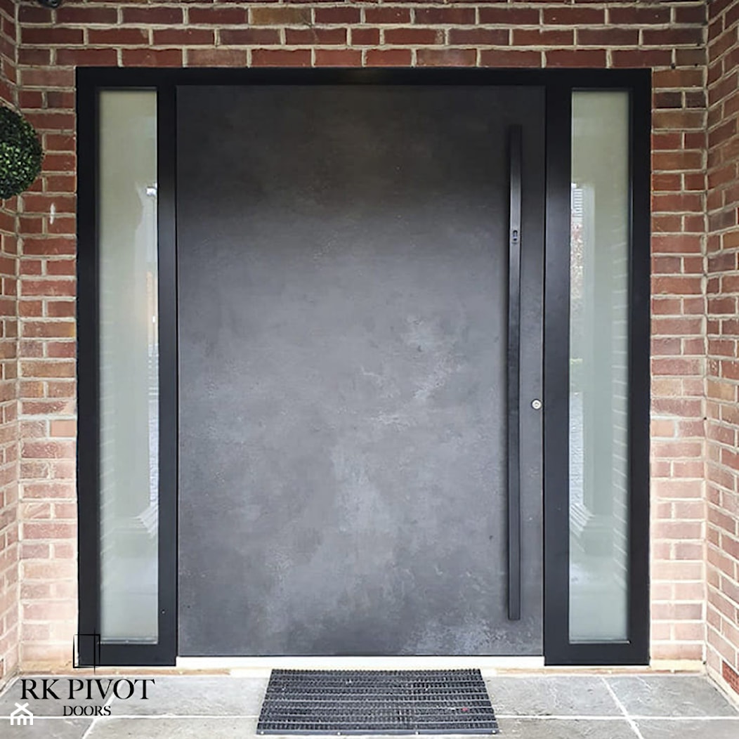 Zewnętrzne drzwi pivot pokryte ceramiką / spiekiem Ossido Nero - zdjęcie od RK Pivot Doors - zewnętrzne drzwi pivot - Homebook