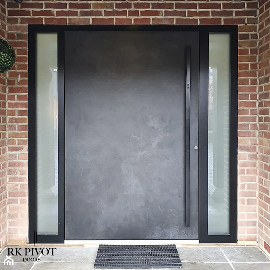 Zewnętrzne drzwi pivot pokryte ceramiką / spiekiem Ossido Nero - zdjęcie od RK Pivot Doors - zewnętrzne drzwi pivot