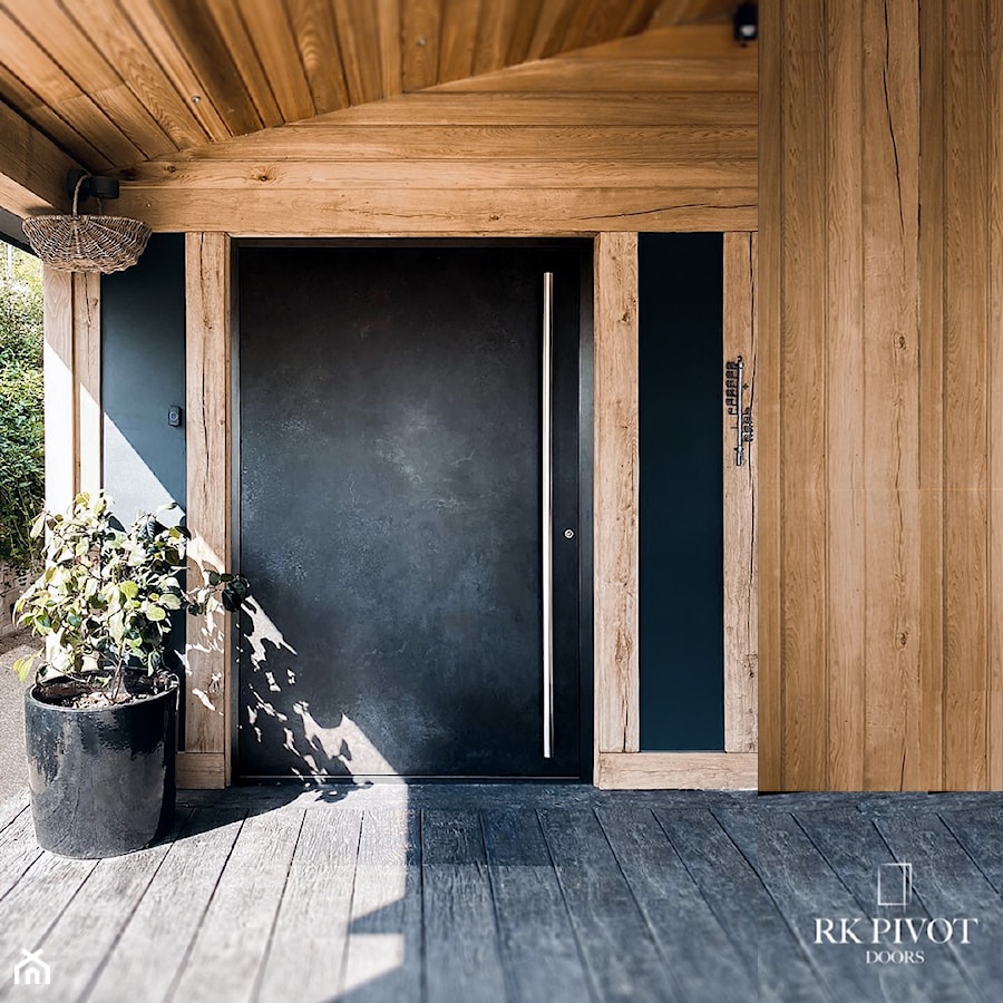 Drzwi wejściowe pivot ze spiekiem Ossido Nero - zdjęcie od RK Pivot Doors - zewnętrzne drzwi pivot