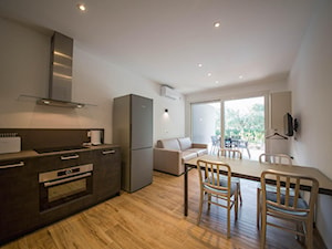 RIVA LAKE LODGE HOLIDAY APARTMENTS & ROOMS - Kuchnia, styl minimalistyczny - zdjęcie od Oskar Jursza