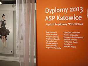 Dyplomy ASP Katowice, aranżacja wystawy - Hol / przedpokój - zdjęcie od musk collective design