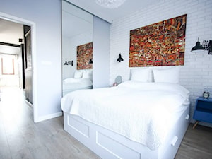U ASI I SZYMONA - Duża biała sypialnia, styl skandynawski - zdjęcie od Bogaczewicz Architecture Studio