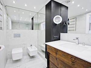 Żoliborz - Średnia z marmurową podłogą z punktowym oświetleniem łazienka, styl nowoczesny - zdjęcie od Bogaczewicz Architecture Studio