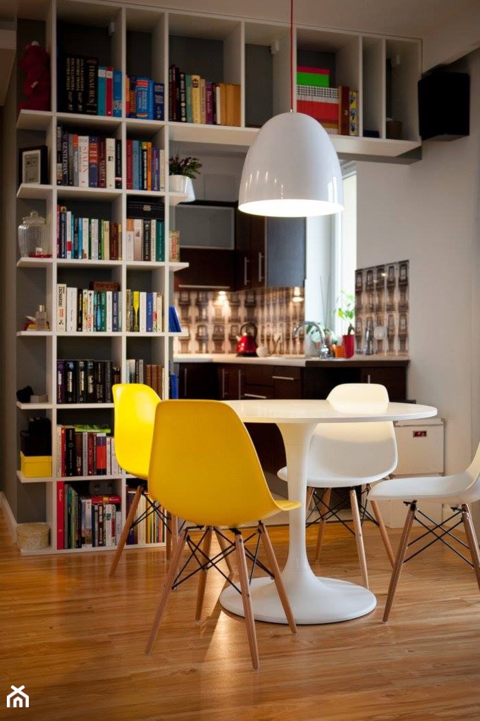 Szybka metamorfoza - Mała szara jadalnia jako osobne pomieszczenie, styl nowoczesny - zdjęcie od Bogaczewicz Architecture Studio