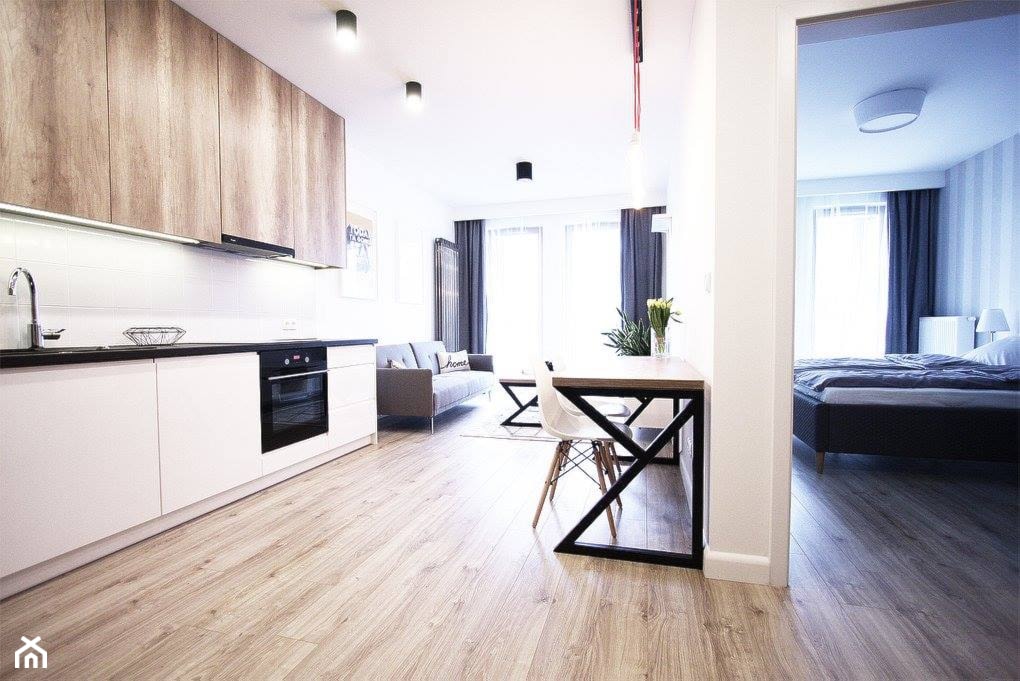 mieszkanie na wynajem - Otwarta z salonem biała z zabudowaną lodówką kuchnia jednorzędowa, styl nowoczesny - zdjęcie od Bogaczewicz Architecture Studio - Homebook