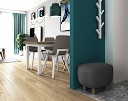 Mieszkanie w Legnicy - Mały biały turkusowy salon z jadalnią, styl skandynawski - zdjęcie od Pracownia WAŻKA - Homebook