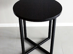 Czarny stolik w macie, nogi stal lakierowana - zdjęcie od Robe Concept