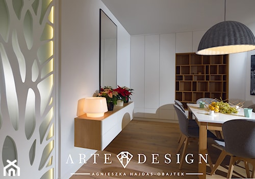 Dom na Oksywiu - Średnia biała jadalnia jako osobne pomieszczenie - zdjęcie od Arte Dizain
